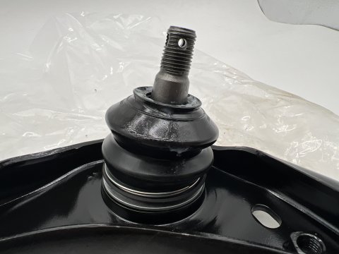 Triangle de suspension supérieur avant gauche VDJ200