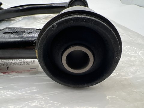 Triangle de suspension supérieur avant gauche VDJ200