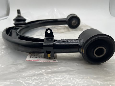 Triangle de suspension supérieur avant gauche VDJ200