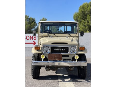Toyota Land Cruiser FJ45 4.2L 135ch de 1983