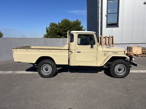 Toyota Land Cruiser FJ45 4.2L 135ch de 1983