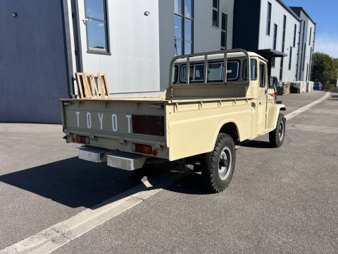 Toyota Land Cruiser FJ45 4.2L 135ch de 1983