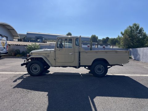 Toyota Land Cruiser FJ45 4.2L 135ch de 1983