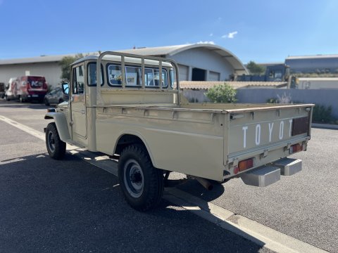 Toyota Land Cruiser FJ45 4.2L 135ch de 1983