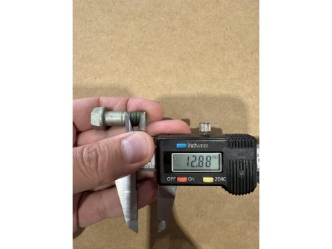 Boulon entre tulipe et arbre de transmission Ø10x26mm