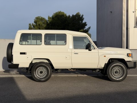 TOYOTA GRJ78 BVM BLANC INTERIEUR GRIS