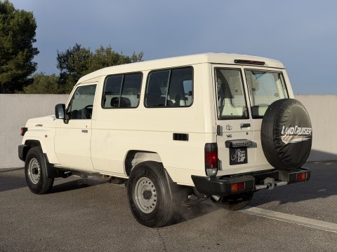 TOYOTA GRJ78 BVM BLANC INTERIEUR GRIS