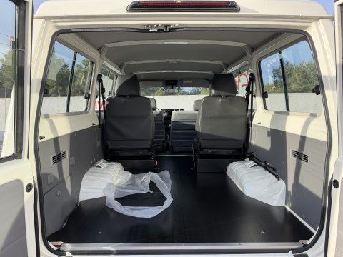 TOYOTA GRJ78 BVM BLANC INTERIEUR GRIS