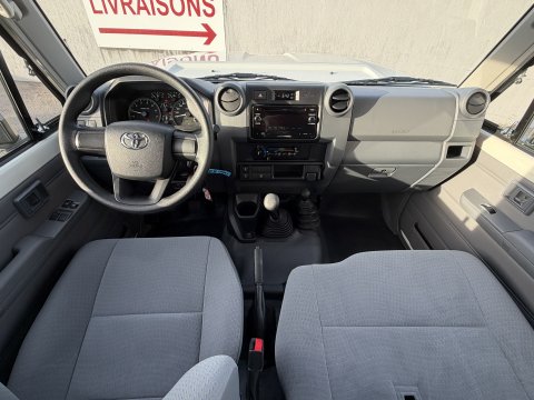 TOYOTA GRJ78 BVM BLANC INTERIEUR GRIS