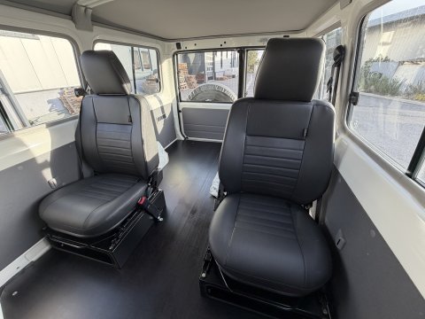 TOYOTA GRJ78 BVM BLANC INTERIEUR GRIS