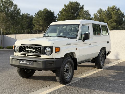 TOYOTA GRJ78 BVM BLANC INTERIEUR GRIS