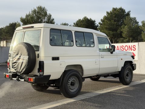 TOYOTA GRJ78 BVM BLANC INTERIEUR GRIS