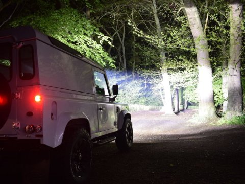 Kit intégration de toit Lazer Land Rover Defender (<2016) - Supports 67mm Linear-48 / Triple-R 28