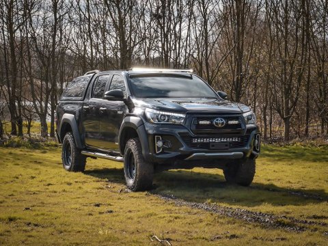 Kit intégration de toit Lazer Toyota Hilux - 65mm Height (for Linear 42 or Triple-R 24)