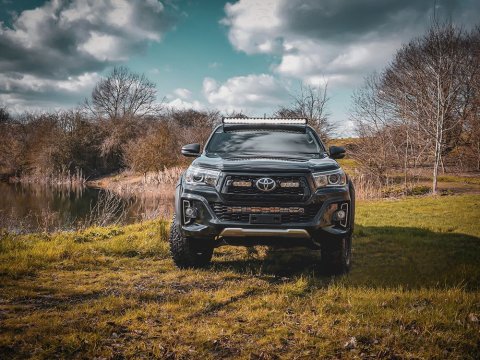 Kit intégration de toit Lazer Toyota Hilux - 65mm Height (for Linear 42 or Triple-R 24)