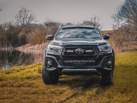Kit intégration de toit Lazer Toyota Hilux - 65mm Height (for Linear 42 or Triple-R 24)