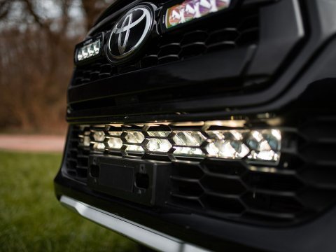 Kit seul Lazer Toyota Hilux (2017-2020) - Lower Grille Mounting Kit (For Triple-R 16)
