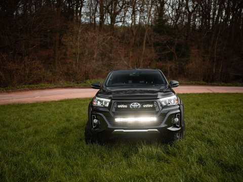 Kit seul Lazer Toyota Hilux (2017-2020) - Lower Grille Mounting Kit (For Triple-R 16)