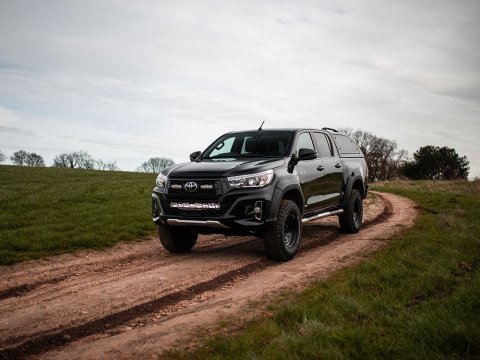 Kit seul Lazer Toyota Hilux (2017-2020) - Lower Grille Mounting Kit (For Triple-R 16)