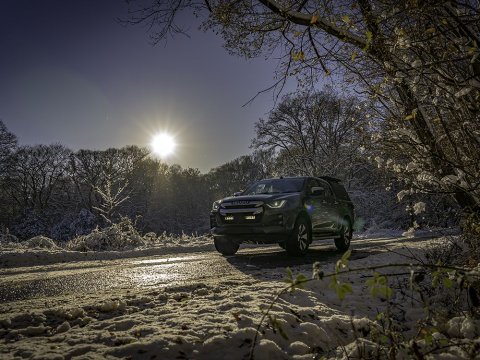 Kit intégration calandre Lazer Isuzu D-Max (2021-2022) - Triple-R 750 Elite