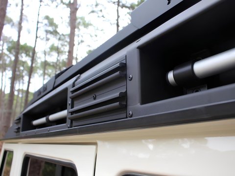 Toit relevable Alu-Cab Silenus pour INEOS Grenadier.