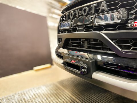 Platine de treuil intégrée au pare-chocs d'origine pour Toyota Hilux Revo après 01/2021 N4-Offroad