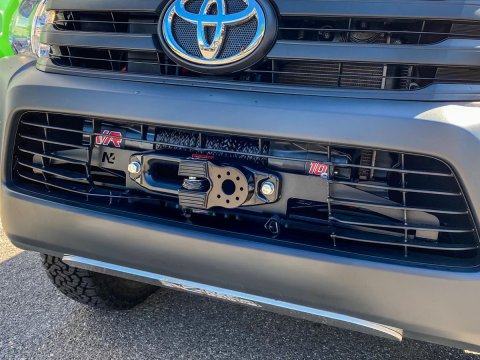 Platine de treuil intégrée au pare-chocs d'origine pour Toyota Hilux Revo avant 12/2020 N4-Offroad