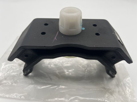 Silent bloc support moteur côté boite de vitesses automatique Hilux Vigo