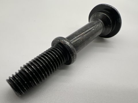 Boulon fixation primaire sur collecteur échappement HDJ100 / entre primaire et silencieux central KDJ9