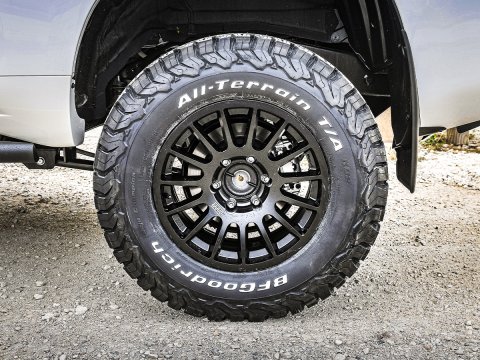 Jante Alu Braid Winrace S Noire 8x17 6x139.7 ET5 Toyota Hilux et Land Cruiser