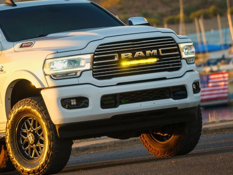 Kit intégration calandre Lazer RAM 2500/3500 Laramie (2019-2024) - Glide Elite feu de position