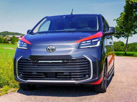 Kit intégration calandre Lazer Toyota Proace (2023+) - Glide avec feu de position