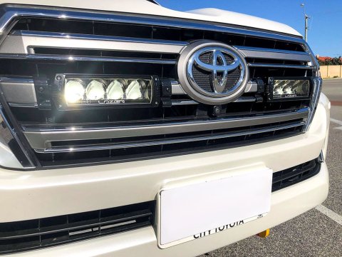 Kit intégration calandre Lazer Toyota LC200 (2015-2021) - Support seul Triple-R 750