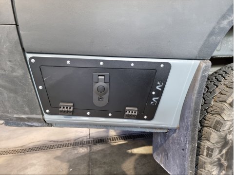 Trappe de coffre d’aile côté droit N4-Offroad Mercedes Sprinter W907
