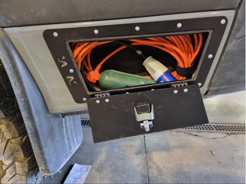 Trappe de coffre d’aile côté droit N4-Offroad Mercedes Sprinter W907