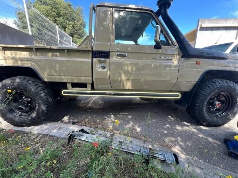 Paire de protections tubulaires bas de caisse N4-Offroad Toyota Land Cruiser GRJ79