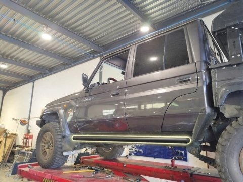Paire de protections tubulaires bas de caisse N4-Offroad Toyota Land Cruiser GRJ79