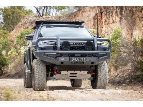 Pare-chocs avant acier ARB Summit MKII Bullbar Toyota Hilux Travo