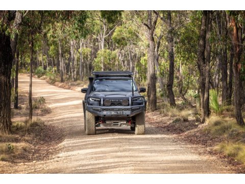 Pare-chocs avant acier ARB Summit MKII Bullbar Toyota Hilux Travo