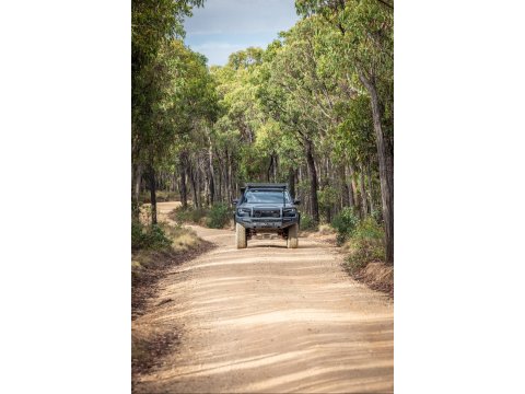 Pare-chocs avant acier ARB Summit MKII Bullbar Toyota Hilux Travo