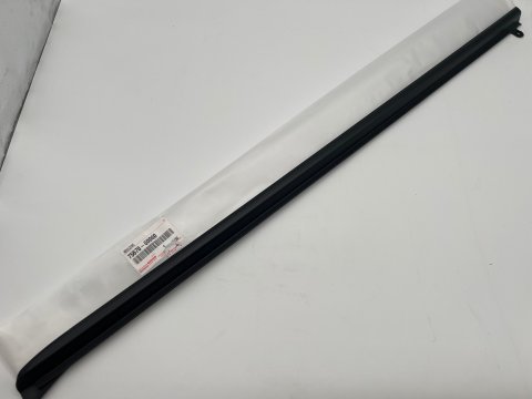 Moulure extérieure custode arrière gauche KDJ125