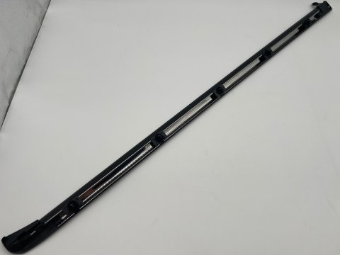 Moulure extérieure custode arrière gauche KDJ125