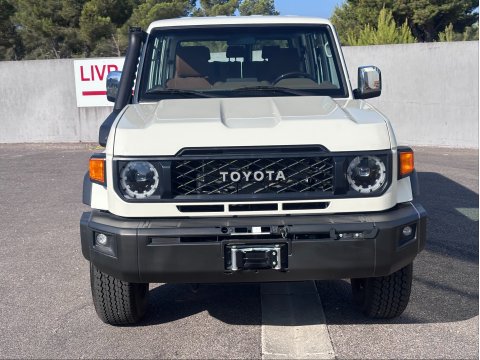 LAND CRUISER GRJ76 4.0L Blanc 2026