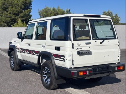 LAND CRUISER GRJ76 4.0L Blanc 2026