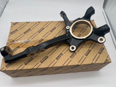 Fusée pivot avant gauche Hilux Revo