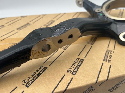 Fusée pivot avant gauche Hilux Revo
