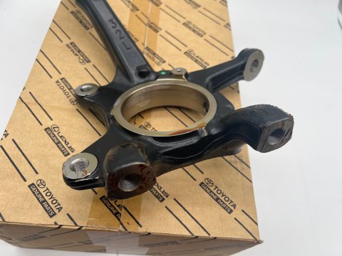 Fusée pivot avant gauche Hilux Revo