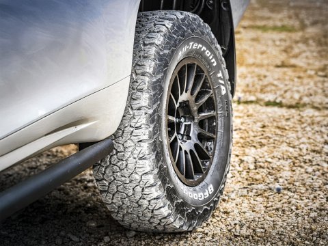 Jante alu Braid Winrace S noir 8x17 6x139.7 ET30 pour Isuzu Dmax 2012+