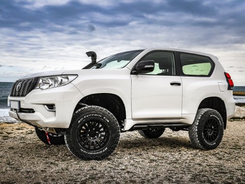 Jante alu Braid Winrace S noir 8x17 6x139.7 ET30 pour Isuzu Dmax 2012+
