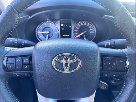 TOYOTA HILUX LEGENDE DOUBLE CABINE GRIS 2026 2.8l D4D 204cv